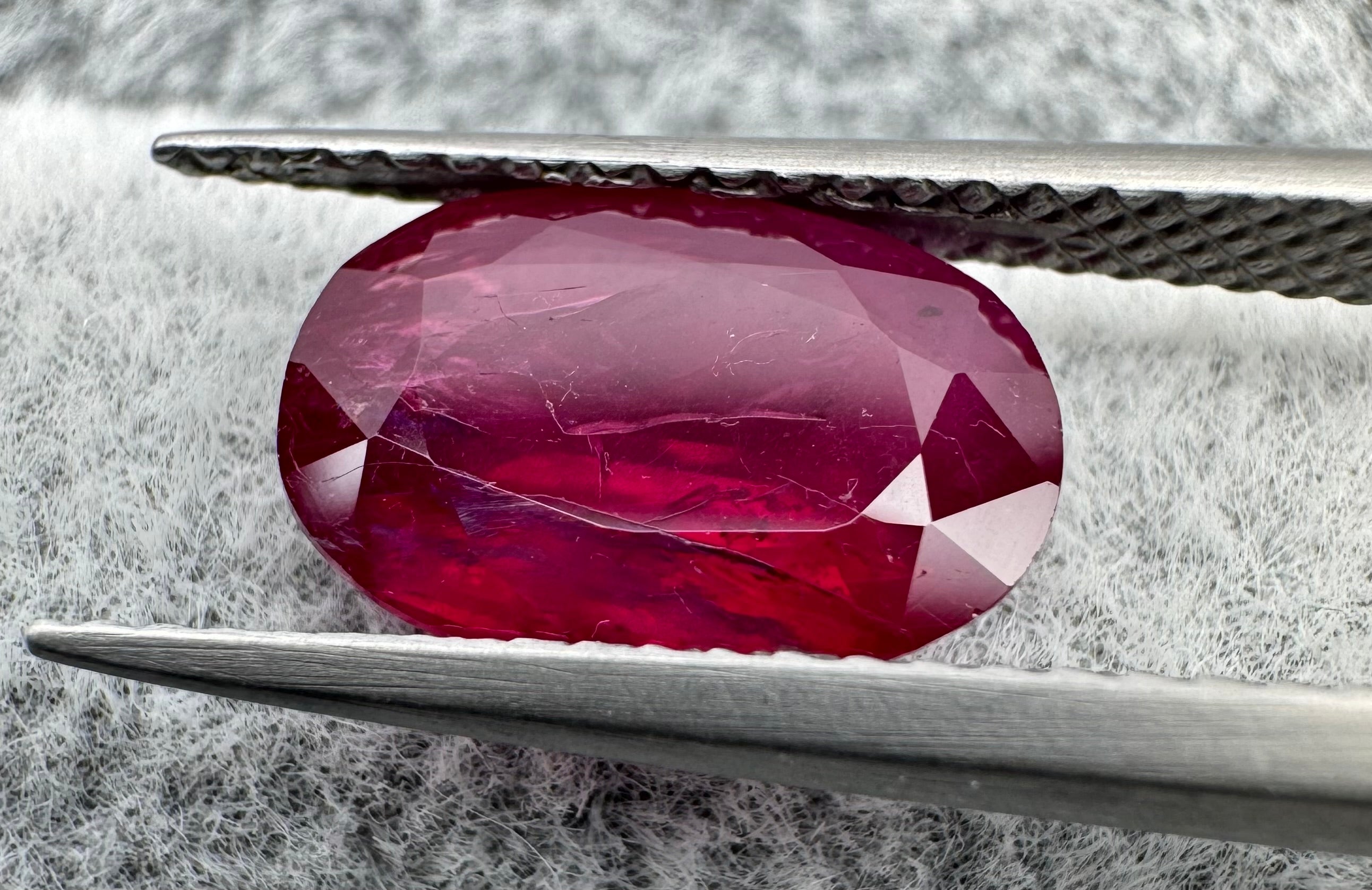 Natural Ruby 3,59 Carat Purplish Pink No Treatment IGI Certified